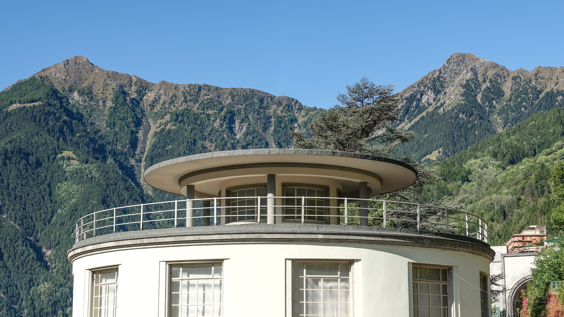 Vista esterna del primo piano e del terrazzo