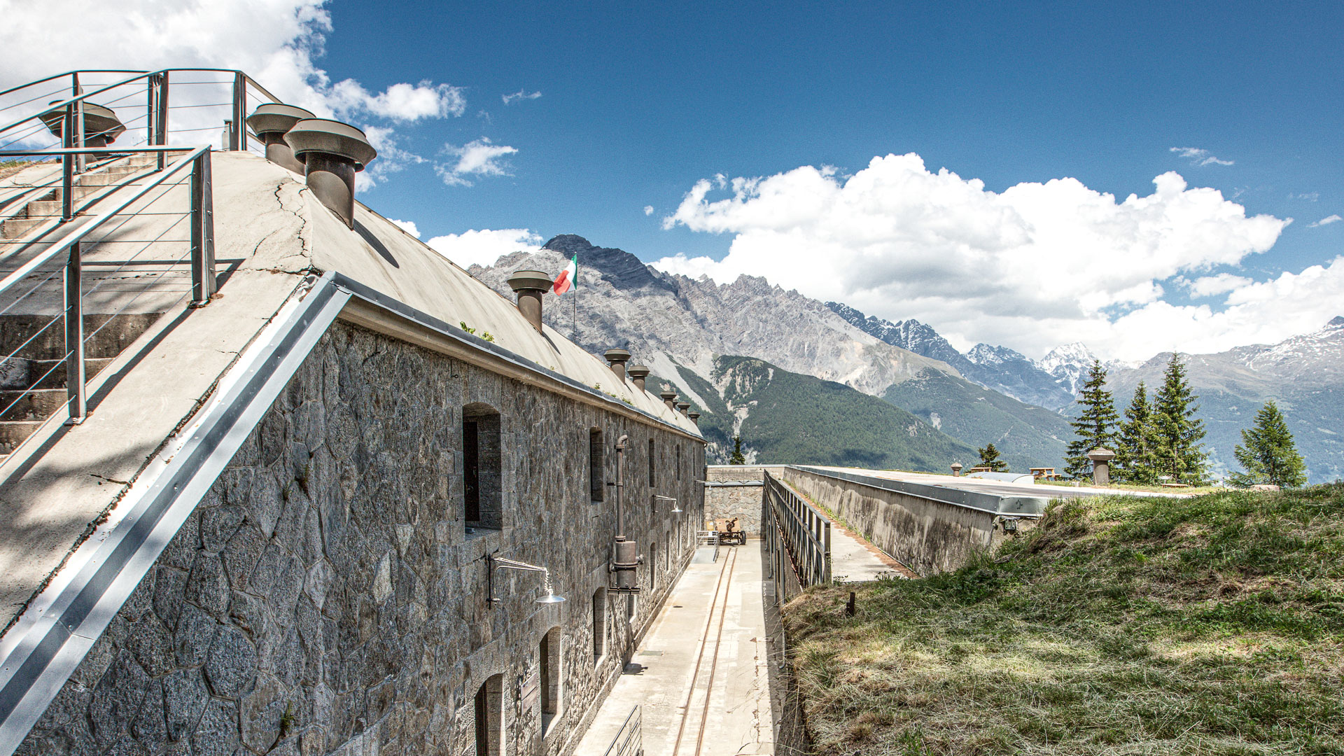 Vista della struttura e del cortile interno